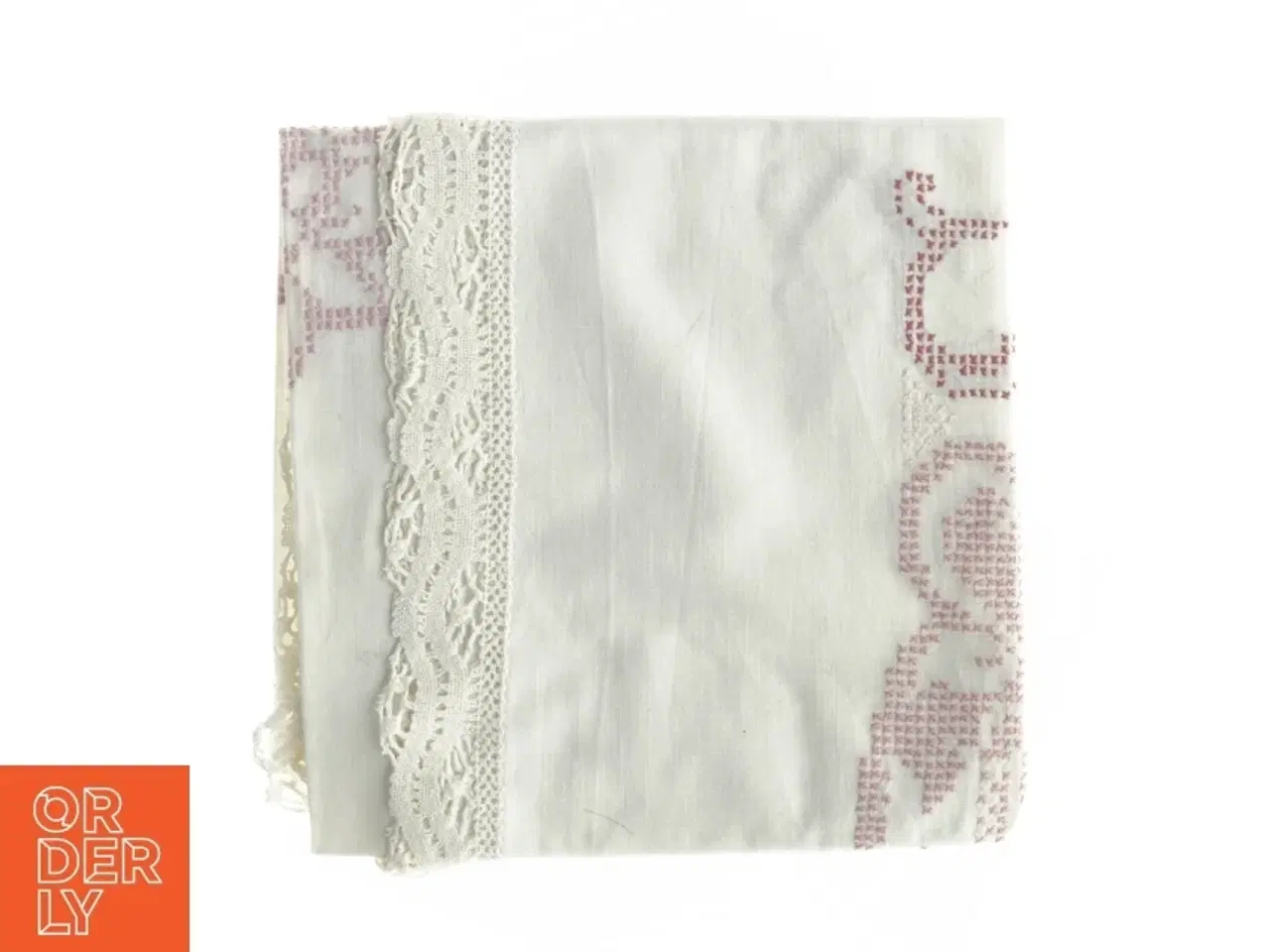 Billede 3 - Broderet hvid pyntedug med blonder (str. 80 x 84 cm)
