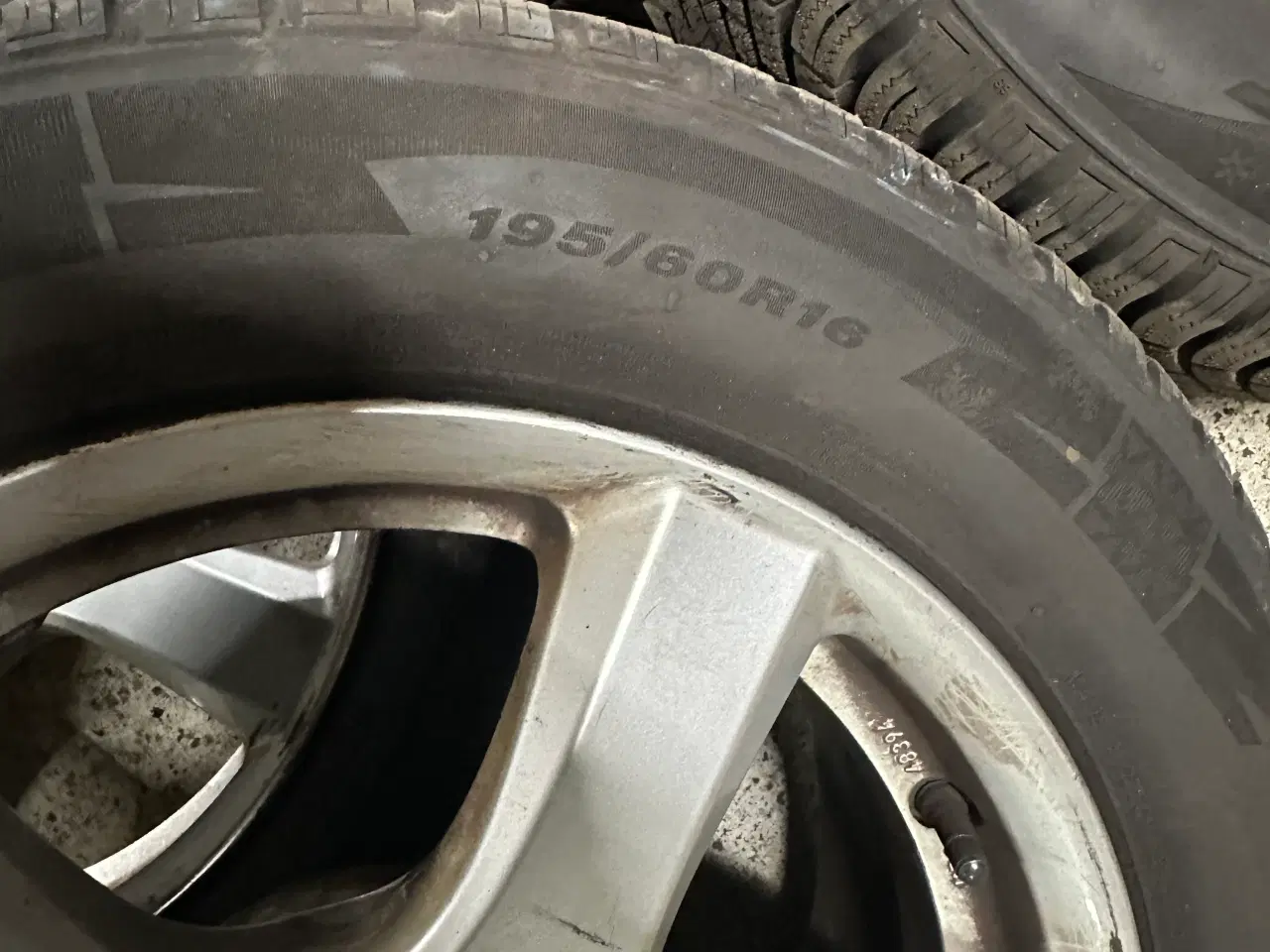 Billede 6 - Alufælge med Vinterdæk 195/60/R16