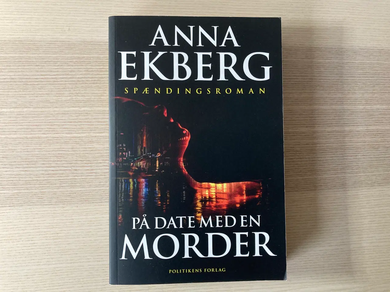 Billede 1 - På date med en morder - Anna Ekberg