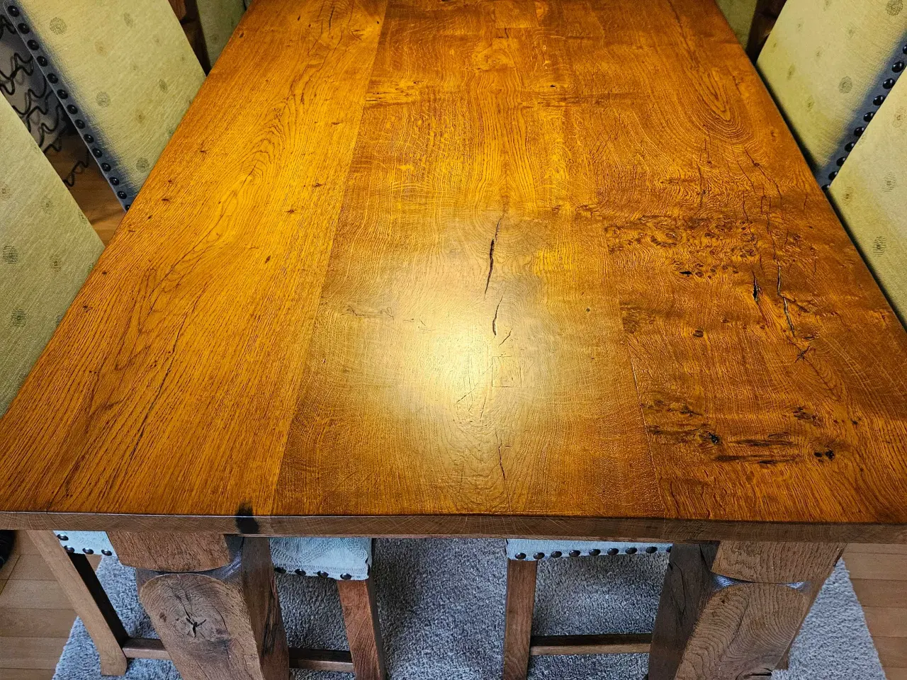 Billede 2 - Antikt spisebord og stole i massiv eg