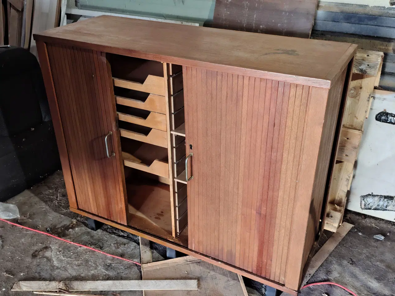 Billede 1 - jalousiskab