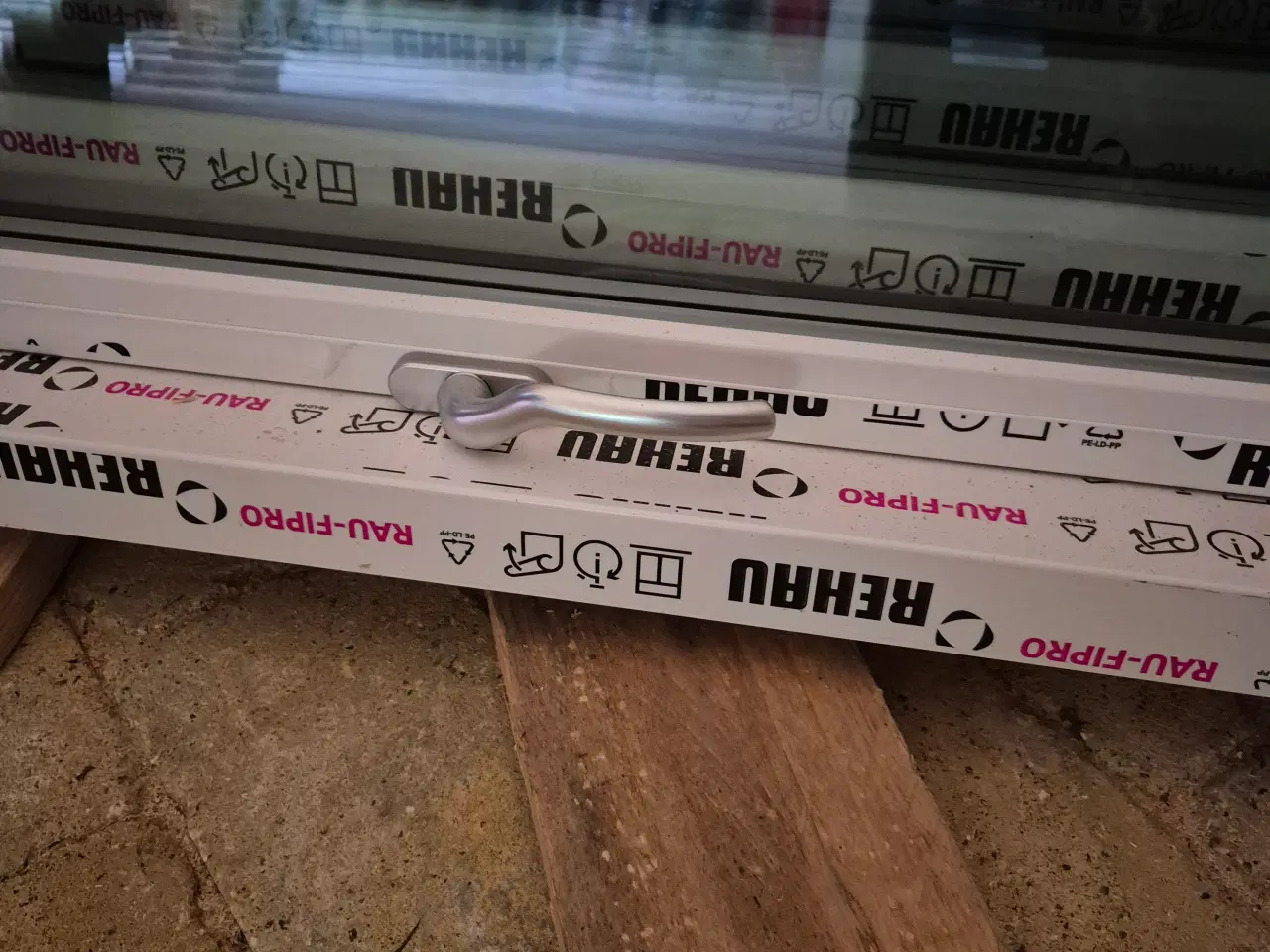 Billede 6 - Tophængt Vindue 3-Lags/ nye