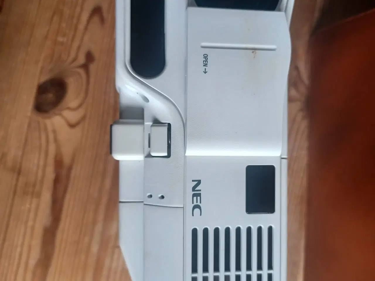 Billede 2 - NEC rejseprojektor til fleksibel brug