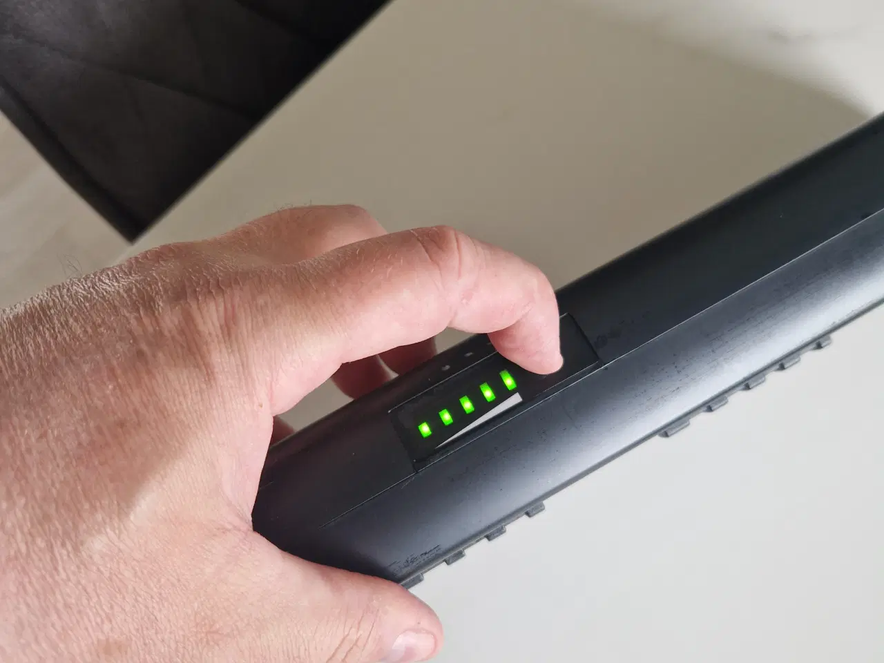 Billede 4 - Originalt batteri og lader