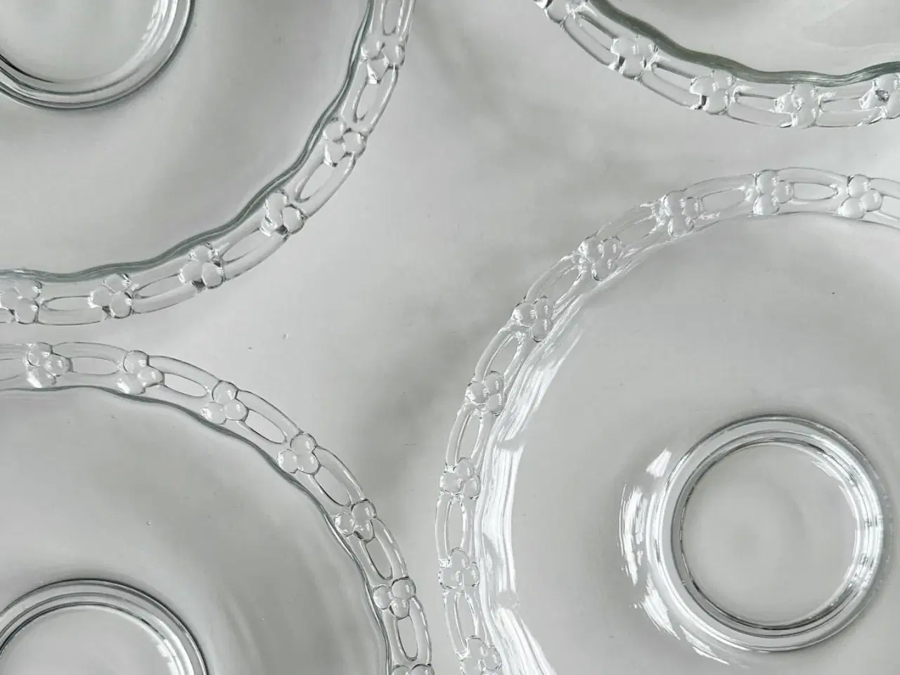 Billede 3 - Kagetallerkner, klart glas m gennembrudt kant, 6 stk samlet