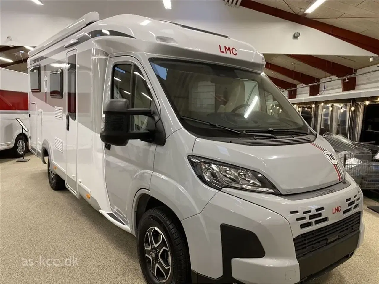Billede 1 - 2025 - LMC Cruiser V646   LMC Cruiser V646 70års jubilæums med 2 enkelt senge og Automatgear.