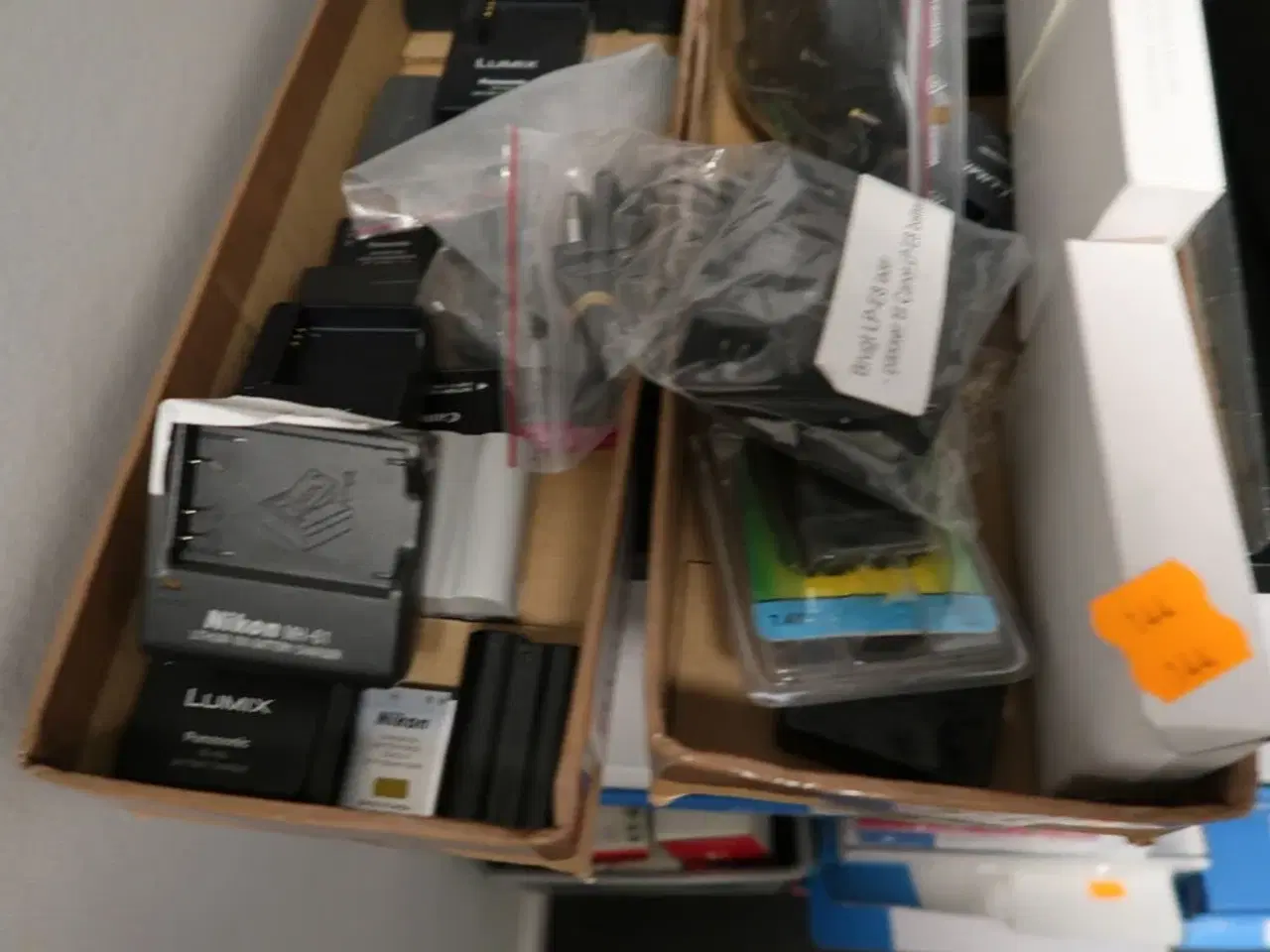 Billede 5 - Div. Batterier, ladere og kameraudstyr