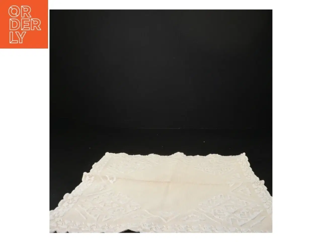 Billede 2 - Borddug med mønster (str. 34x32 cm)