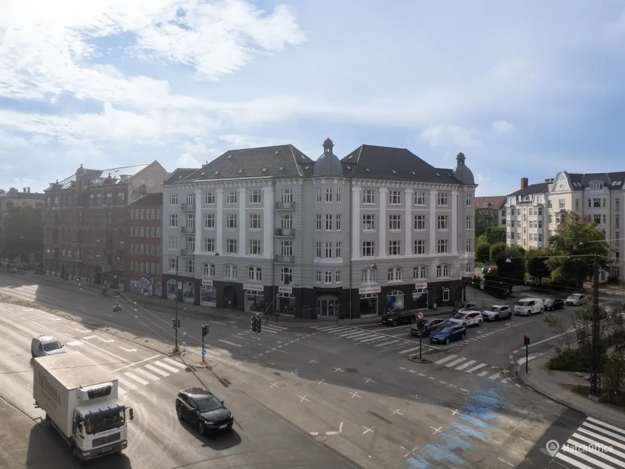 Billede 1 - Sjældent udbudt erhvervsandel med markant hjørneplacering