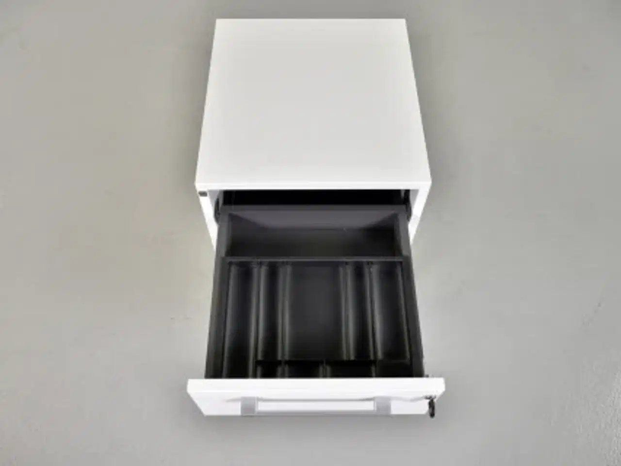 Billede 6 - Hvid dencon skuffekassette med tre skuffer og lås