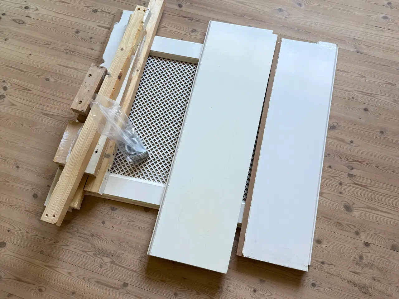 Billede 5 - Hvide radiatorskjuler