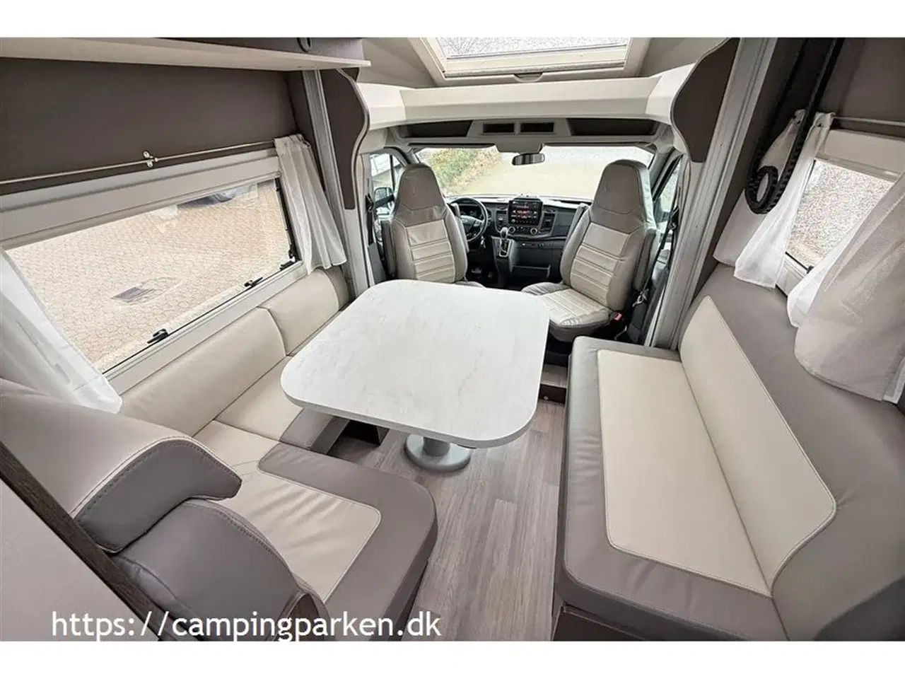 Billede 3 - 2021 - Benimar Tessoro 481   Kort autocamper med stor siddegruppe, totallængde kun 5,99 m.