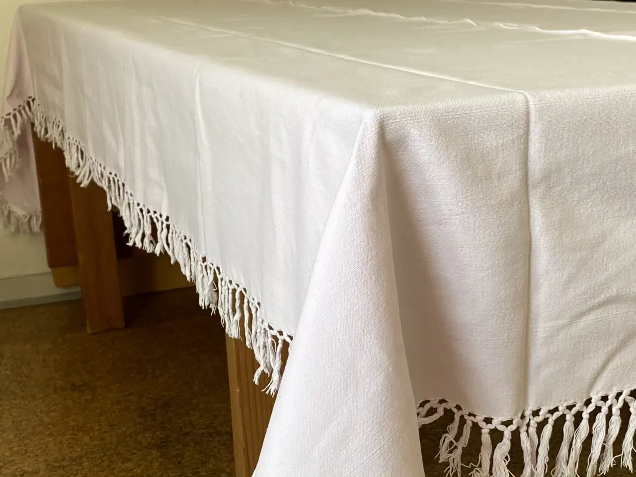 Billede 1 - Dug med frynser i sart rosa