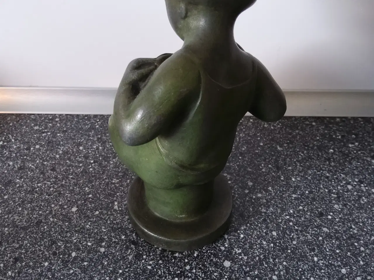 Billede 10 - Grøn Bronzefigurer/skulptur af dreng.
