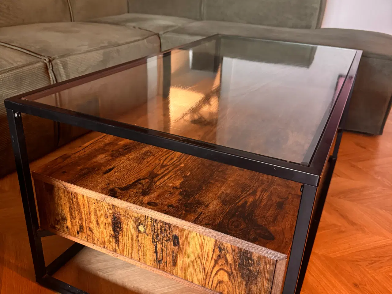Billede 2 - Sofabord med glasplade og skuffer