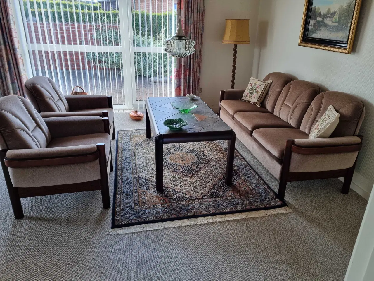 Billede 1 - Sofa og to stole + Bord