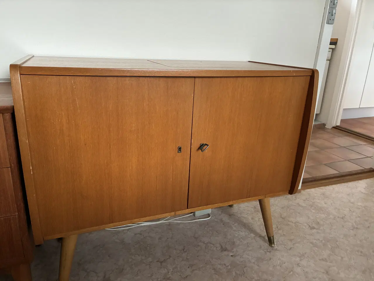 Billede 3 - Teak lille skab