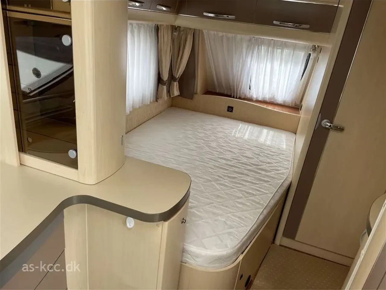 Billede 5 - 2010 - Hobby La Vita Bionda 460 UFe   Hobby La Vita Bionda 460 UFE årg. 2010 4 sovepladser, 5 siddepladser. Aircon, Mover, Isabella Capri fortelt.