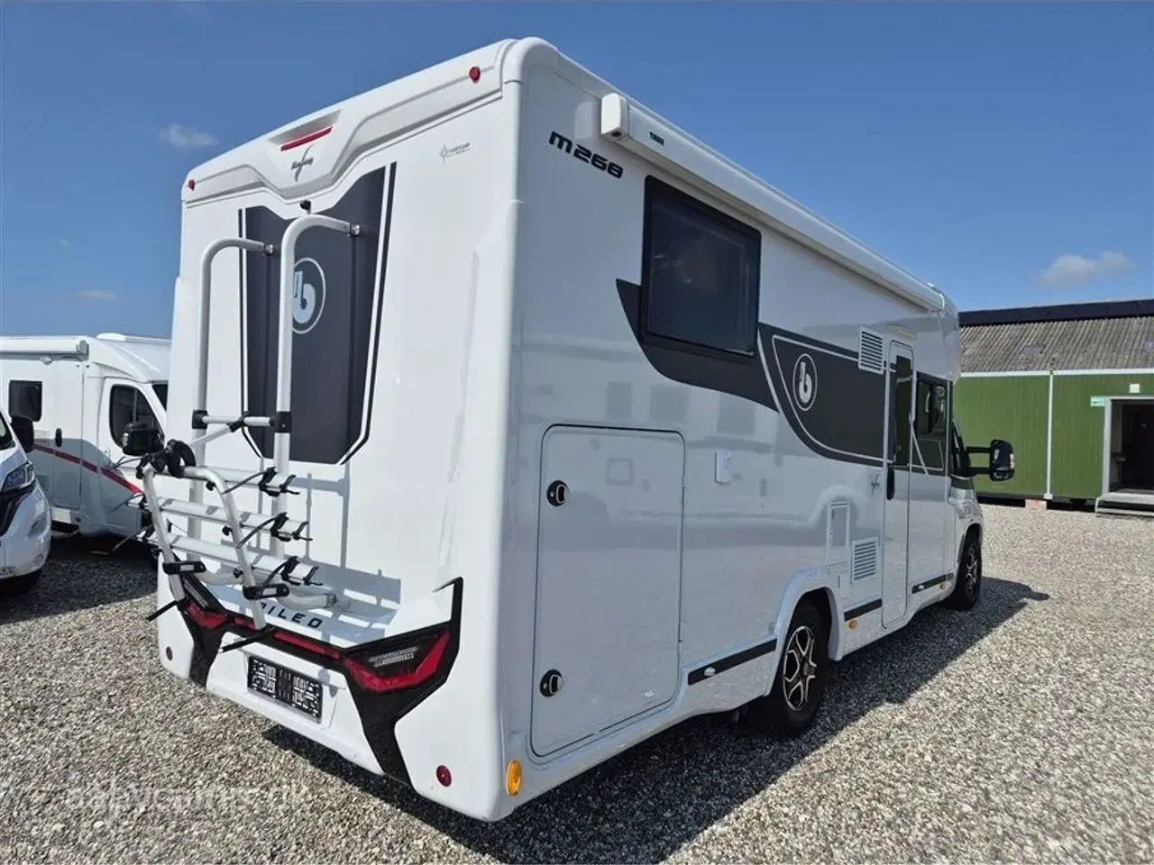 Billede 2 - 2024 - Benimar Mileo 268   NK Pakke. Automatgear. solceller. markise. 200 Ah Lithium Batteri. 2000w inverter. Maxfann. kun 16,000 km. den har fået en omgang ceramic coating så den er nem at holde.