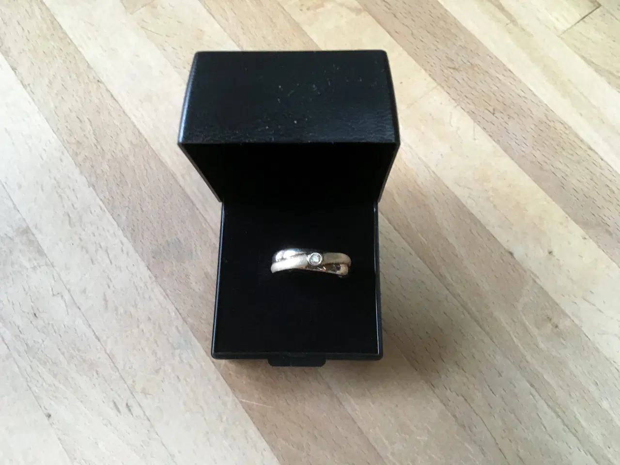 Billede 4 - Fingerring i sølv med hvid zirkon