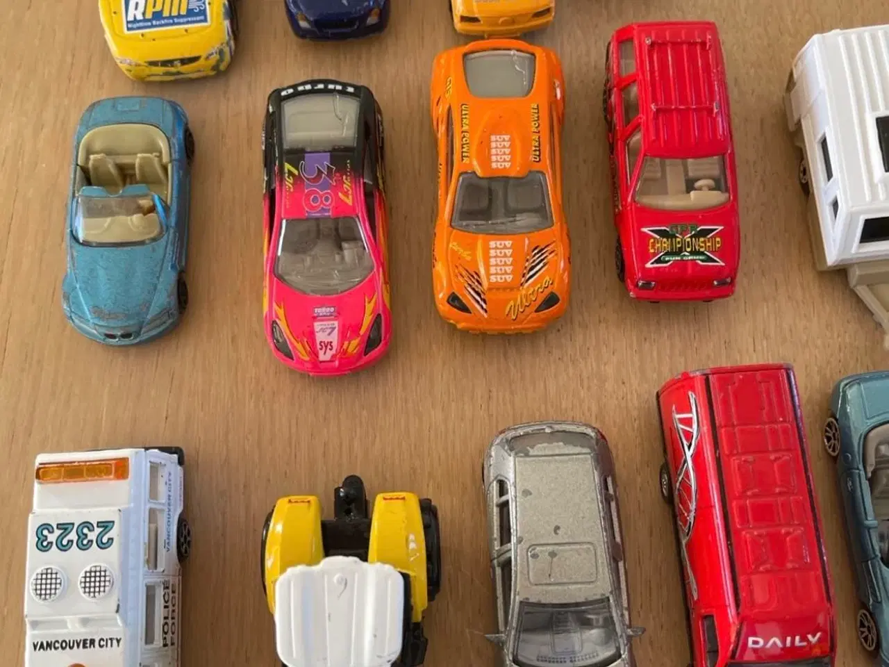 Billede 2 - Små legetøjsbiler 40 stk.