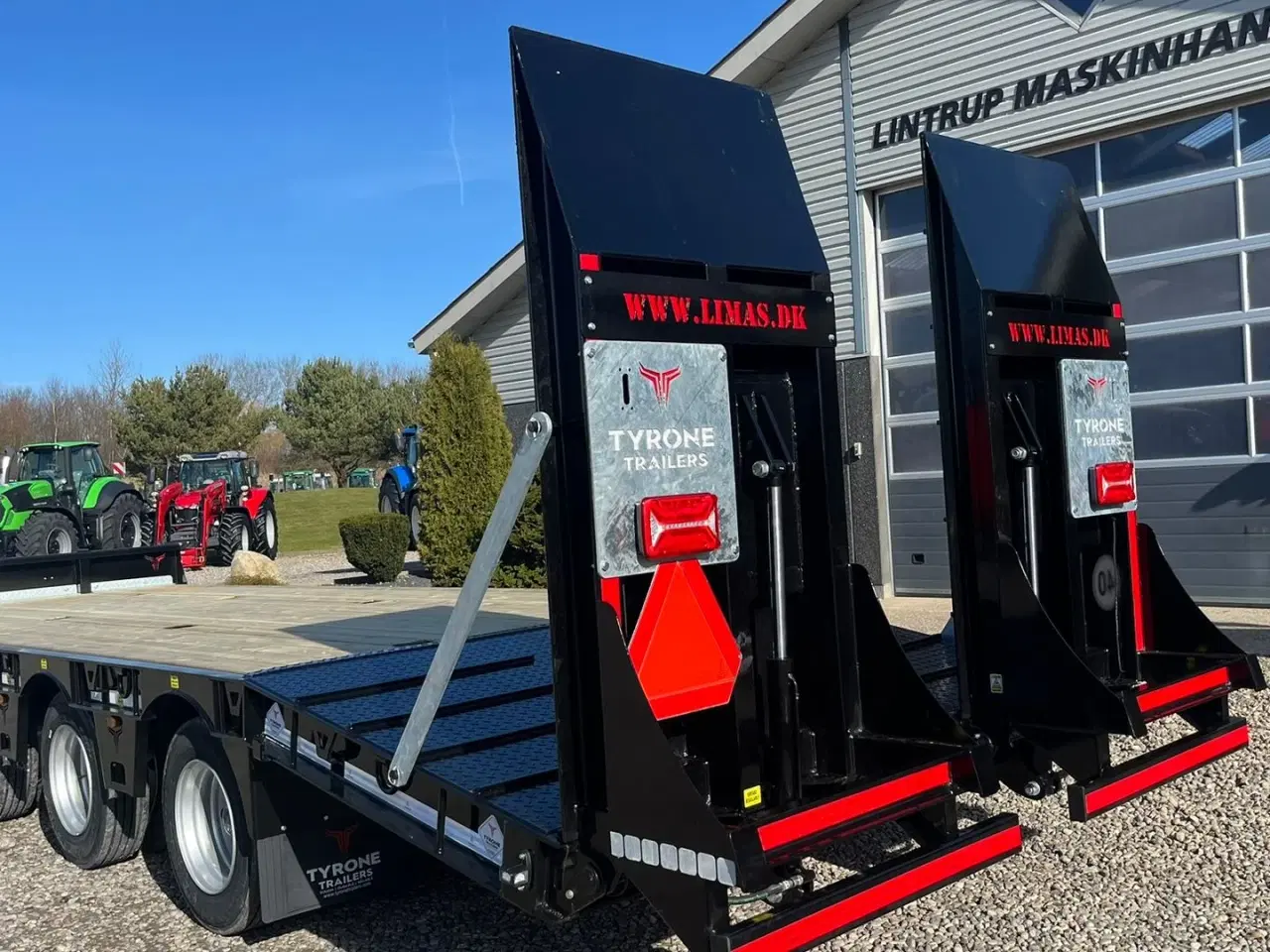 Billede 17 - Tyrone 27TLL . Affjedret træk og affjedret aksler. Med hydrauliske ramper og værktøjskasse