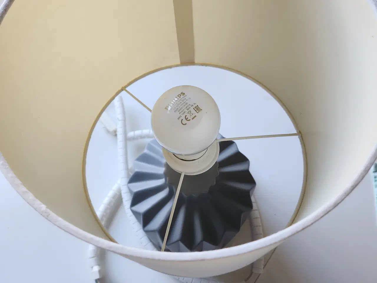 Billede 2 - Rigtig fin Grå keramik lampe