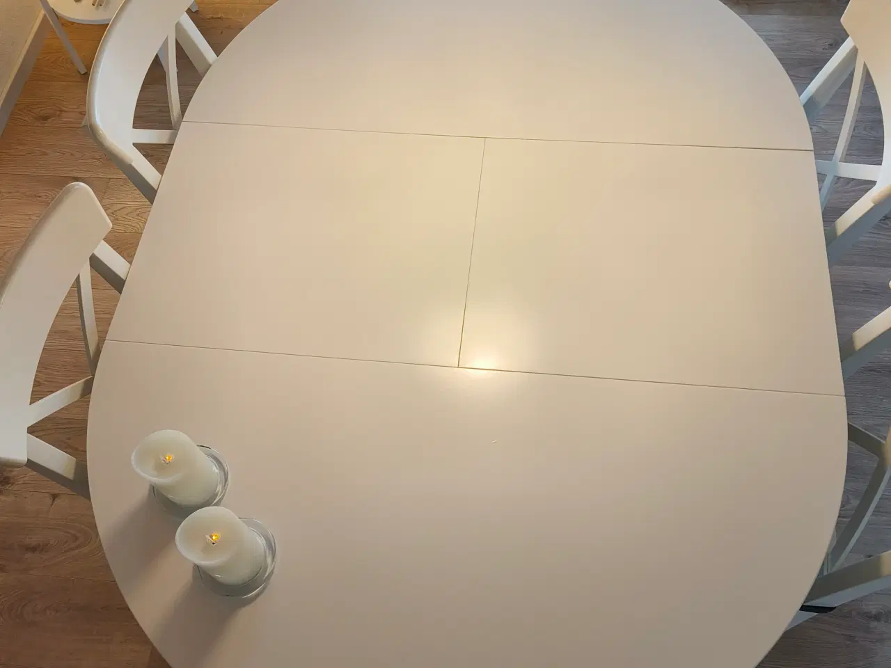 Billede 5 - Rundt IKEA spisebord med 4 stole. Hvid.