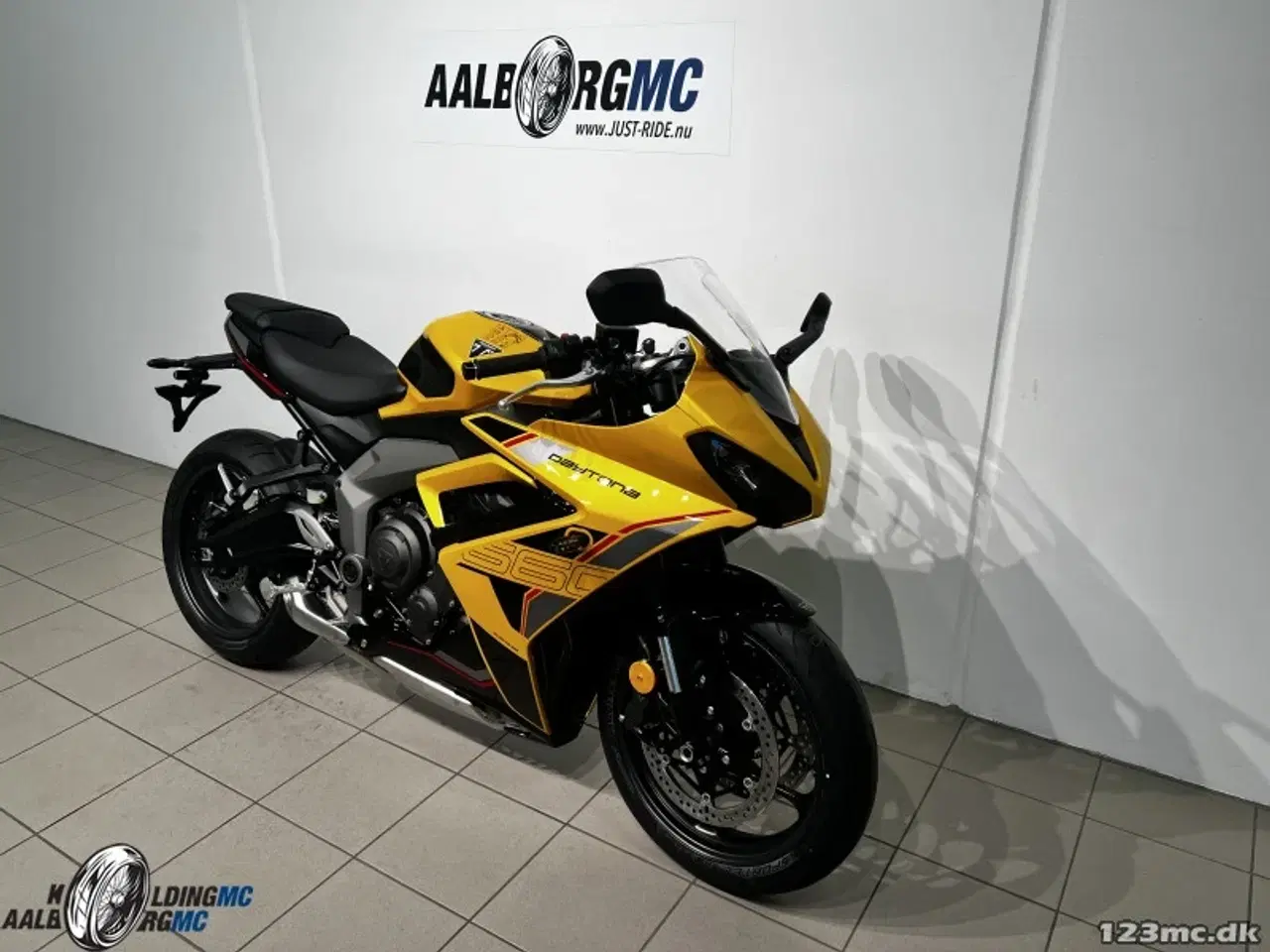 Billede 3 - Triumph Daytona 660 Cosmic Yellow / Sapphire Black