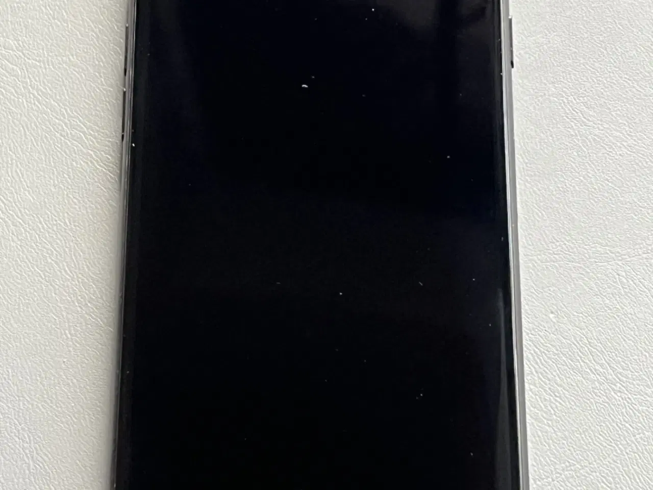 Billede 3 - iPhone 7 – 128 GB – Sort – 86% batteri – God stand