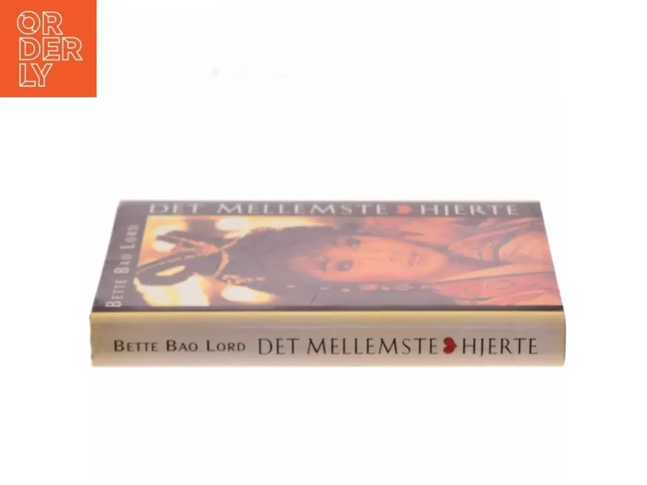 Billede 2 - Det Mellemste Hjerte af Bette Bao Lord (Bog)