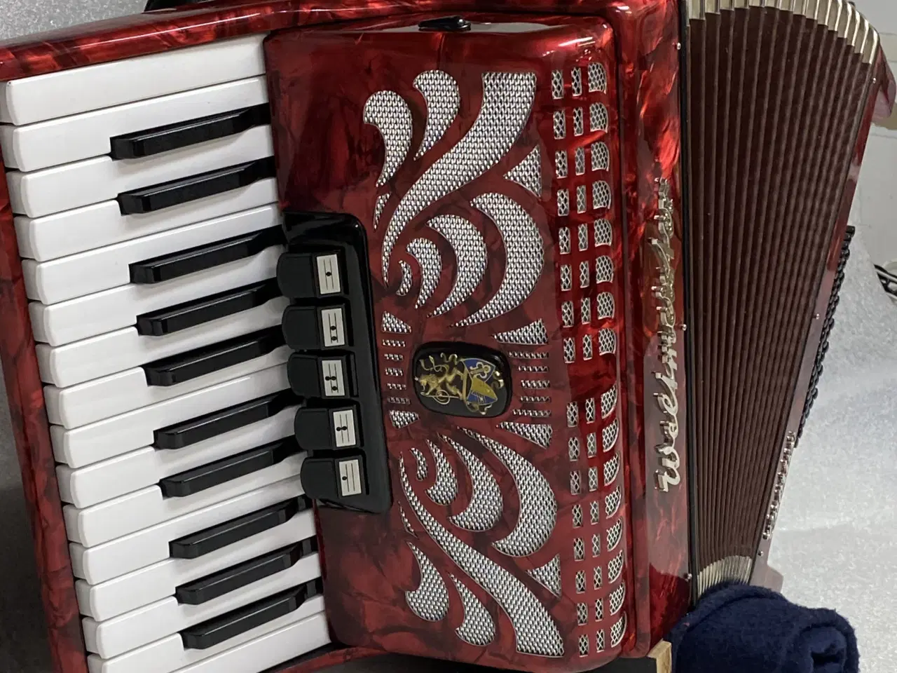 Billede 4 - Weltmeister Caprice tangent-harmonika – vinrød – 5