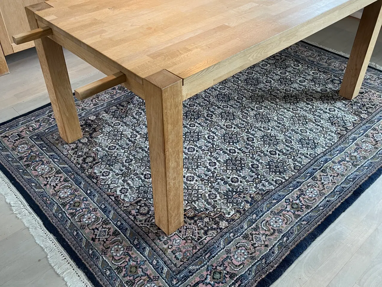 Billede 1 - Spisebord massiv eg