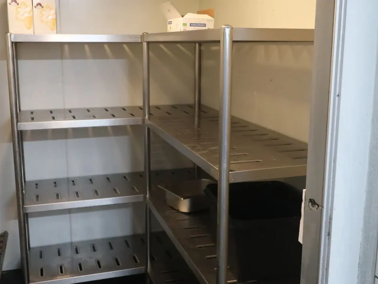 Billede 1 - Reoler og bakkevogne fra kølerum