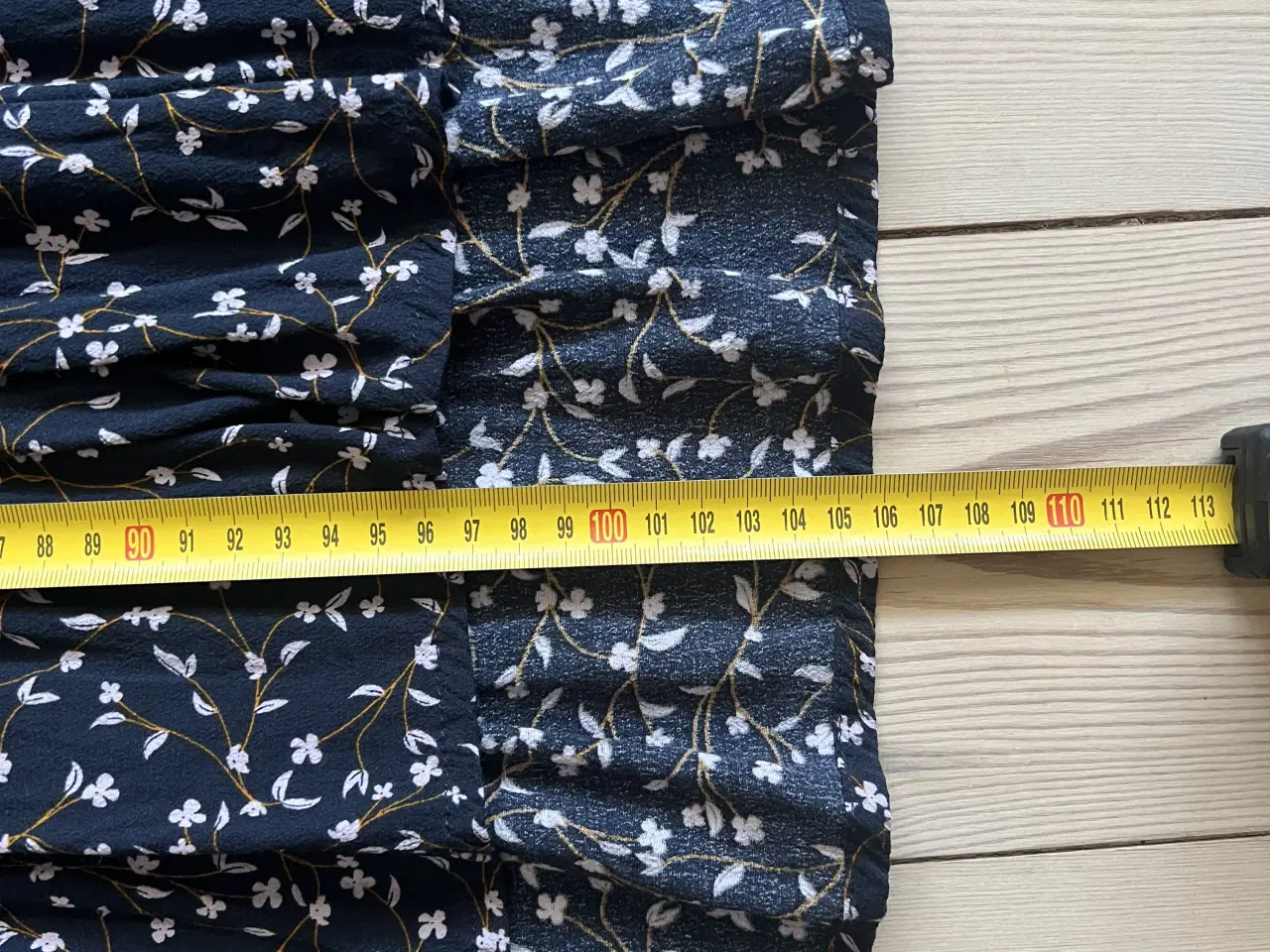 Billede 4 - Kjole i fint mønster 