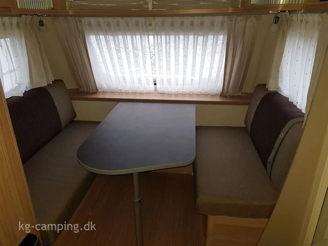 Billede 6 - 2021 - Eriba FEELING 425   Super velholdt hævetagsvogn med høj lasteevne og monteret med XT mover og Thule markise.