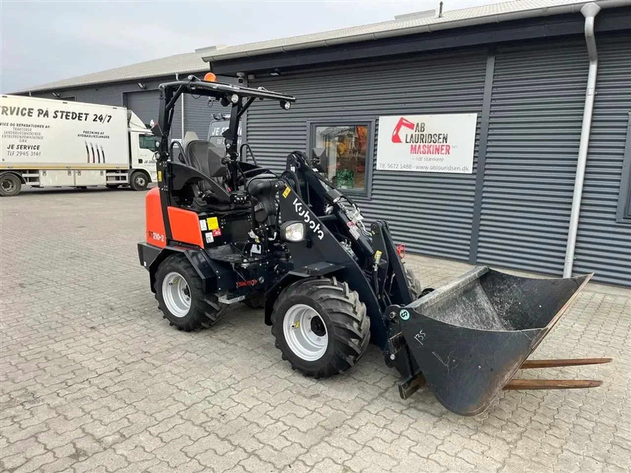 Billede 2 - Kubota RT 210 Demo maskine med skovl og gafler