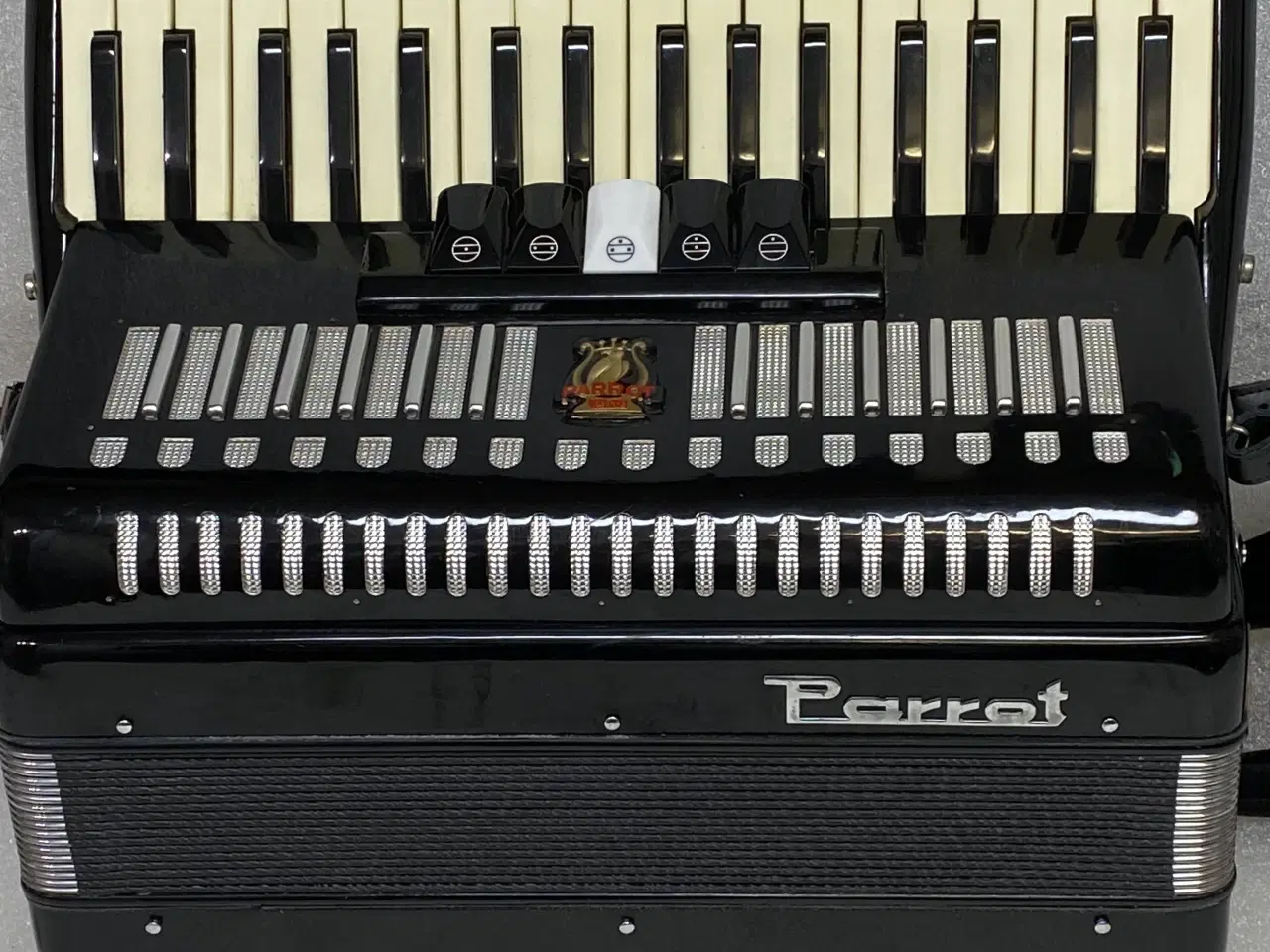 Billede 13 - Perrot harmonika sælges fra samling – nyserviceret