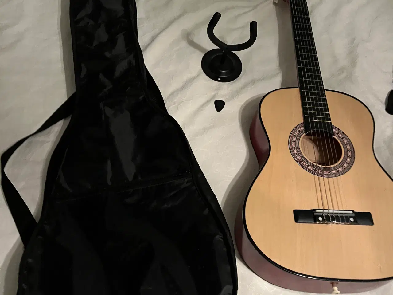 Billede 8 - Flot velholdt junior guitar med udstyr 