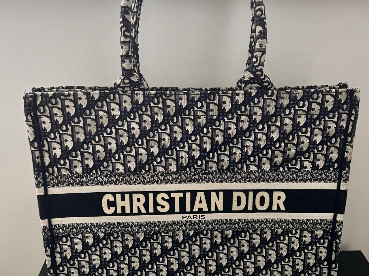 Billede 1 - Fin stof taske til kvinde med mønstret design. 