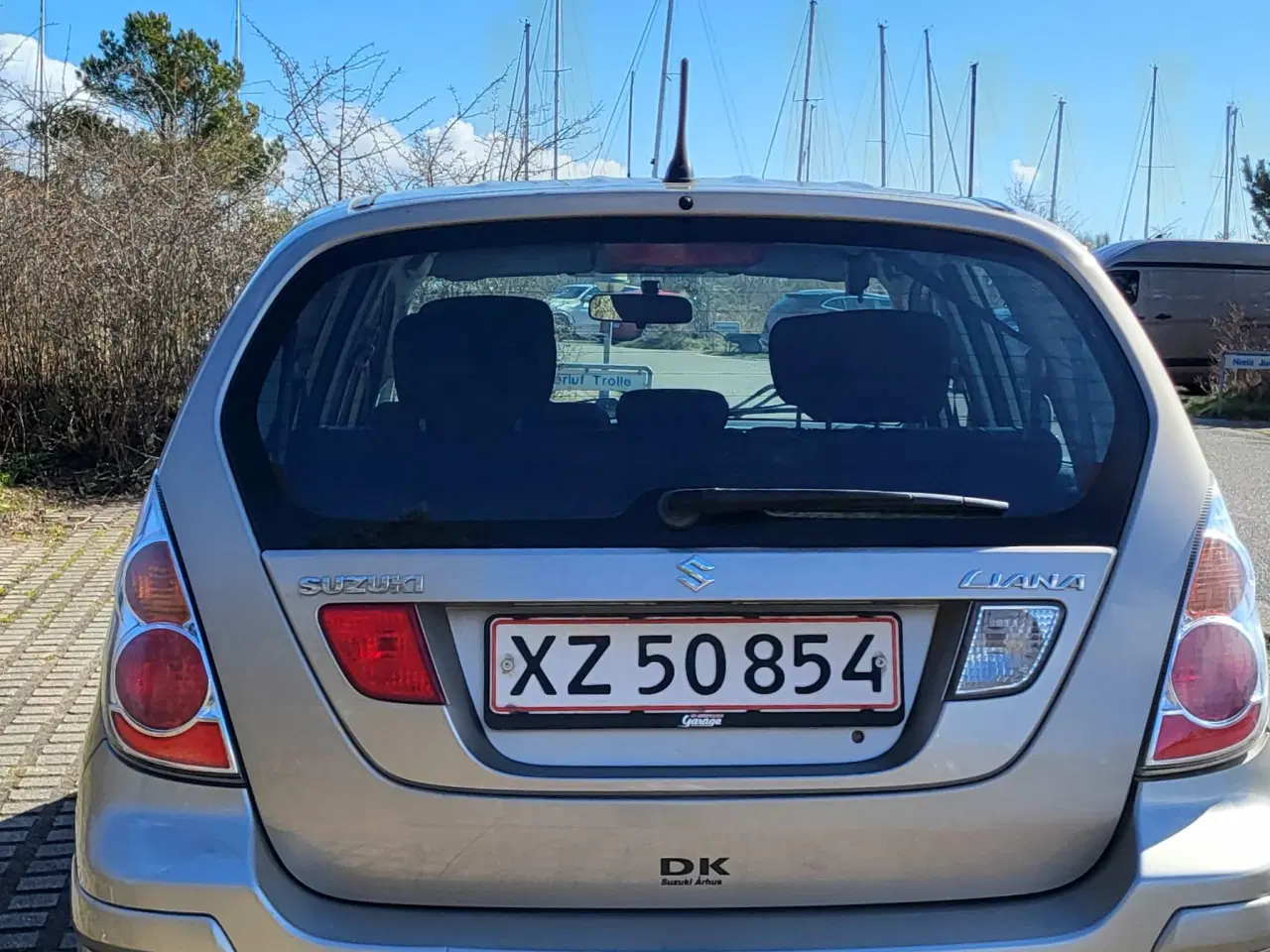 Billede 5 - ​Suzuki Liana 1,6 GLX – Nysynet, velholdt og hunde