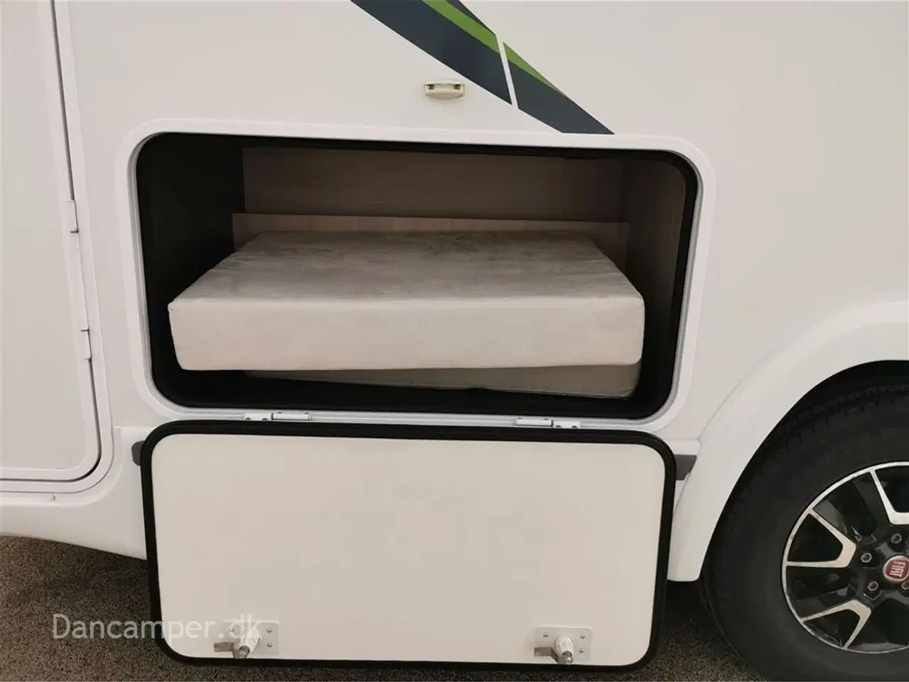 Billede 29 - 2019 - Chausson Special Edition 757   KOMMISSIONSBIL!  Med lave enkeltsenge, god pladsudnyttelse, solcelle, 2 bodelsbatterier, markise