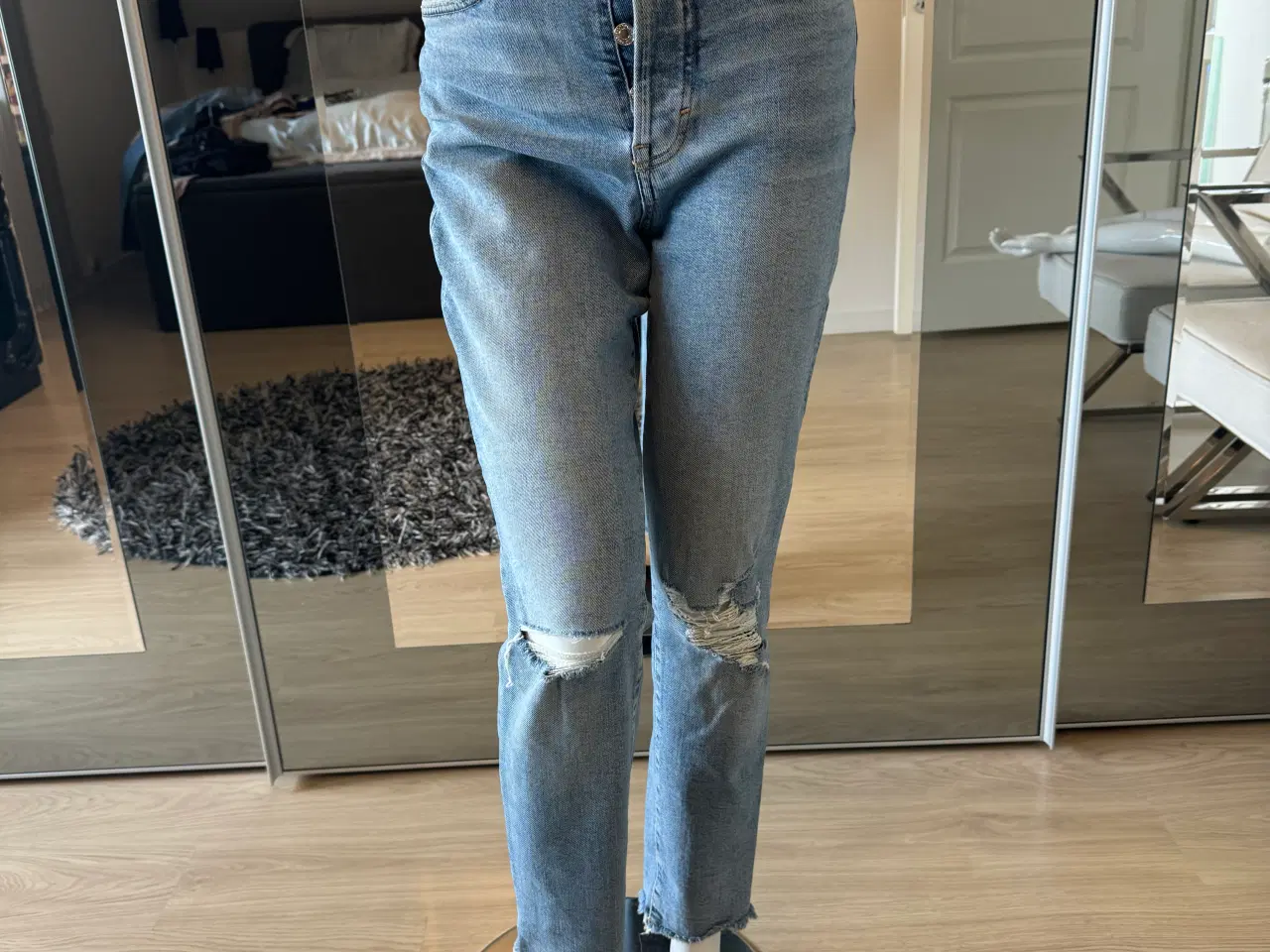 Billede 1 - Jeans fra H&M str 36, Skjorte fra In Wear str 38