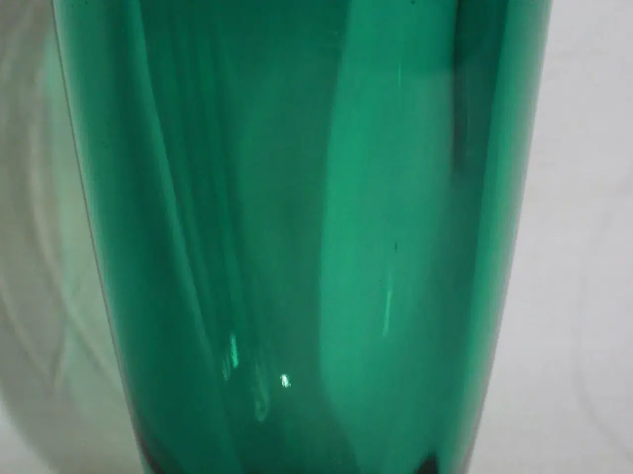 Billede 3 - Vase af grønt glas