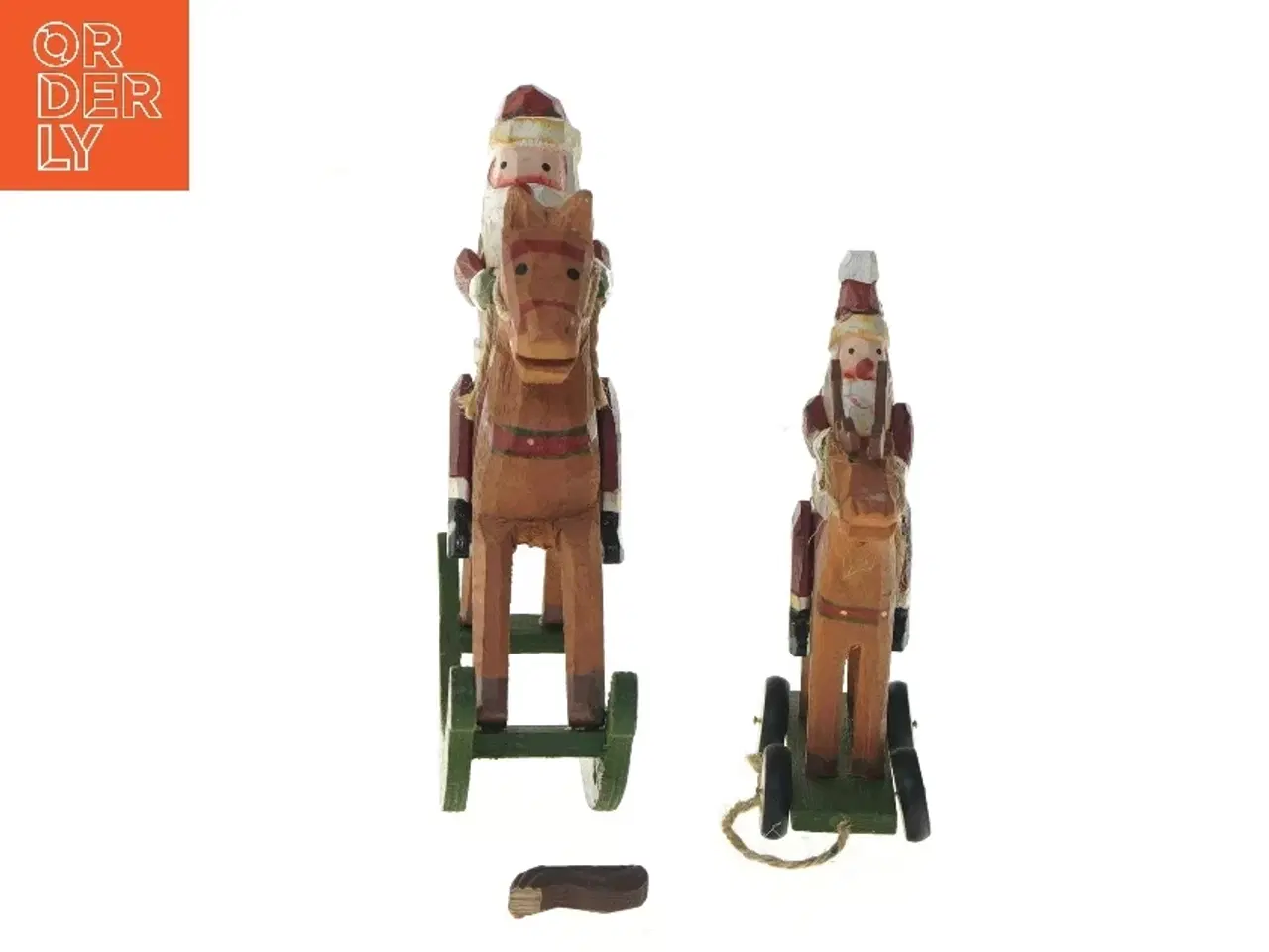 Billede 3 - Trædekoration med julemænd og heste (str. 22x21 og 17x11 cm)