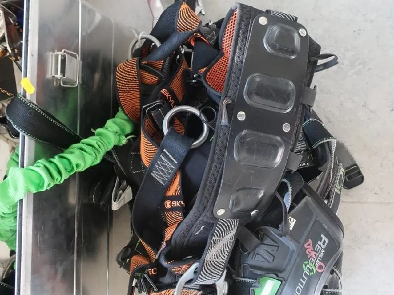 Billede 3 - Redningshejs SKYLOTEC MILAN & alukasse inkl. indhold