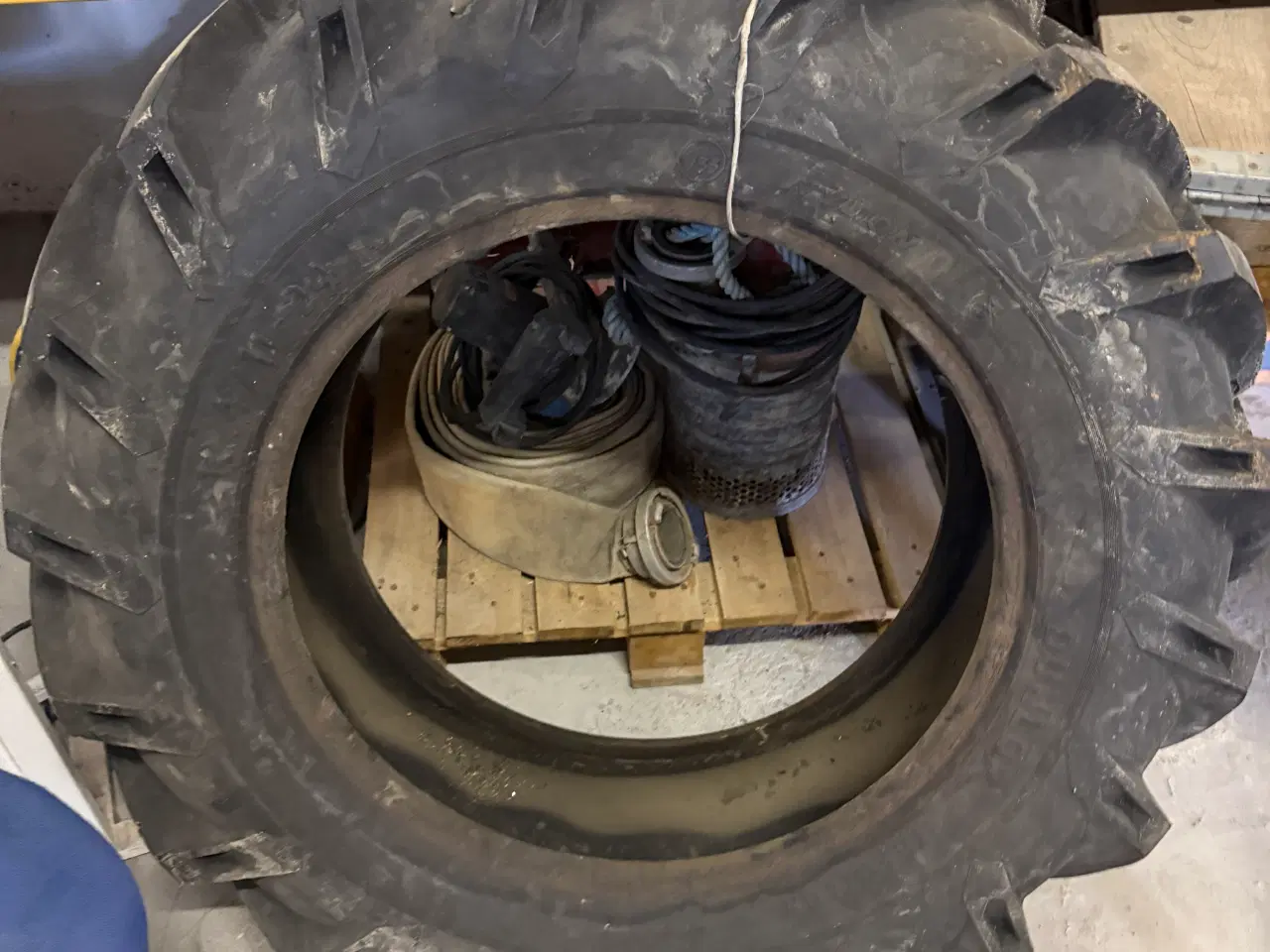 Billede 1 - Traktor dæk 12.4/11-24