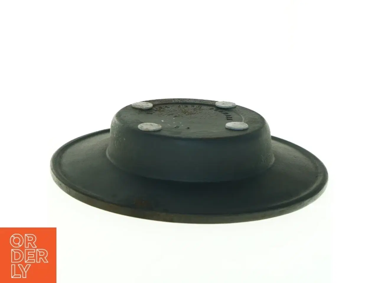 Billede 3 - Metal fad med relief kant fra Nyborg Jern (str. Diameter 26 cm)
