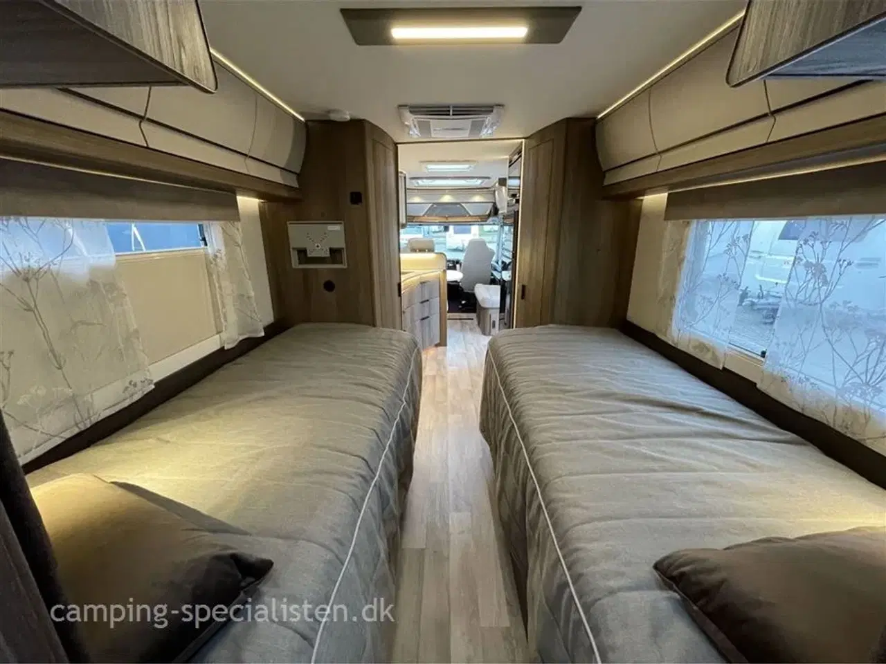 Billede 16 - 2025 - Kabe Imperial I 910 T   Kabe Imperial 910 T med ende badeværelse  model 2025 kan nu ses  hos Camping- Specialisten.dk