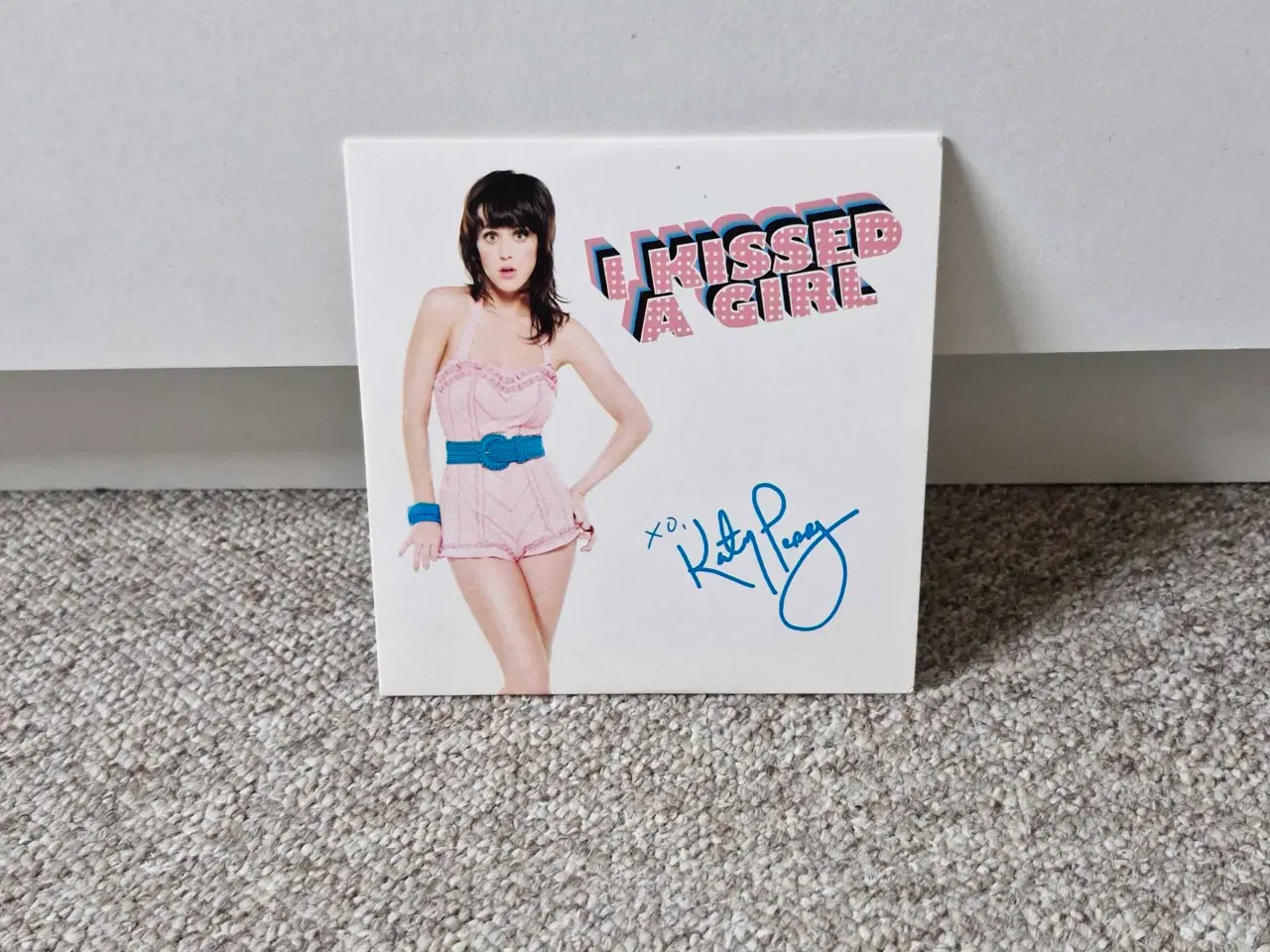 Billede 1 - Katy Perry - I Kissed A Girl (Single)